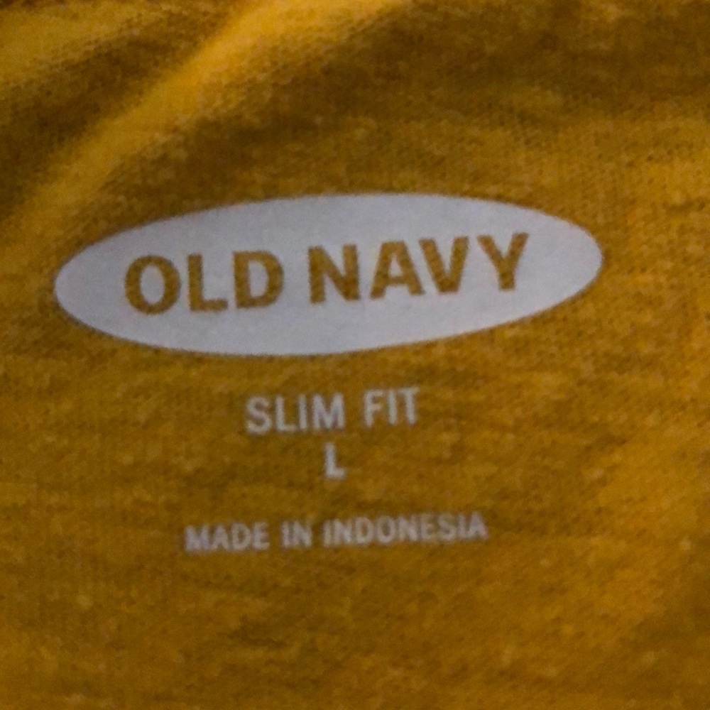 old navy tee - Picture 3 of 3